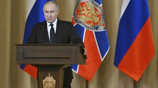 Vojna Ruska s NATO je nezmysel, tvrdí Putin. V prejave s vojenskými pilotmi hovoril o úmysloch s ostatnými krajinami