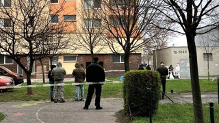 V Bratislave našli na chodníku dobodaného muža. Polícia zistila, že zanechal list na rozlúčku