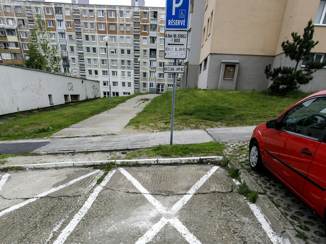 Rezort práce chce pomôcť rodinám so znevýhodnenými deťmi. Medzi opatrenia zaradili zvyšovanie opatrovateľského príspevku