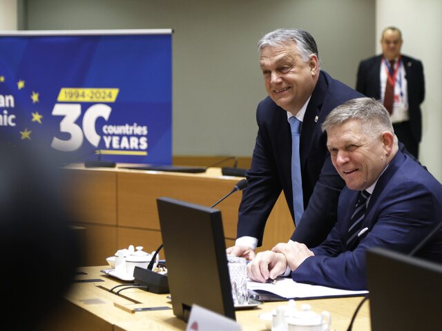 Fico po odchode zo socialistickej rodiny hľadá nových spojencov. S Orbánom rokuje o vstupe Smeru do frakcie Patriotov