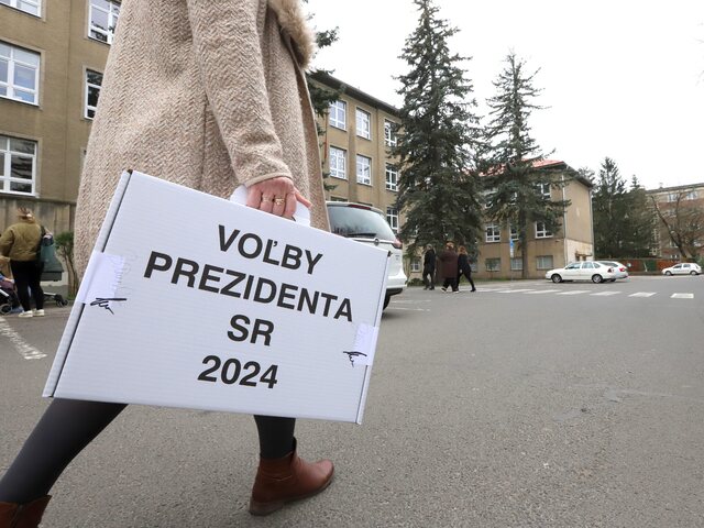 Hoaxy a podvody doposiaľ zachytili dva silné informačné naratívy z volieb. O prezidentských kandidátoch sa písalo aj v zahraničných médiách