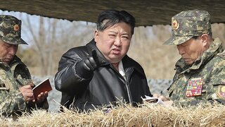 Kim Čong-un chce viac ideologického vzdelávania. Myslí si, že to pomôže vojakom pokračovať v završovaní vojnových príprav