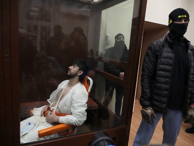 Streľba v koncertnej sále v Moskve: Podozrivých mužov nikto nezastavil. Slobodne cestovali z Turecka do Ruska