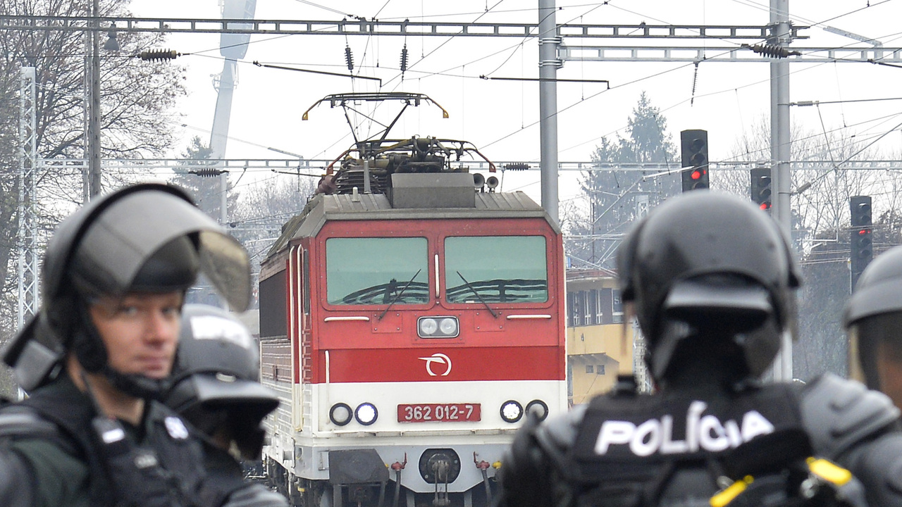 ZSSK_VLAKY_Policajti