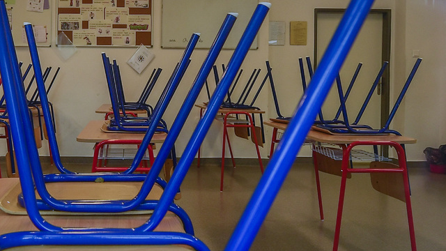 Prázdna trieda - škola - žiaci - študenti