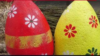 V Považskej Bystrici uplietli unikátne dvojmetrové koše. Pozrite si, ako vyzerajú mestá počas Veľkej noci 