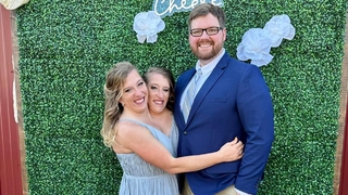 Žijú normálnym životom. Zrastené dvojičky nemali prežiť, dnes ale pracujú a jedna z nich sa dokonca vydala