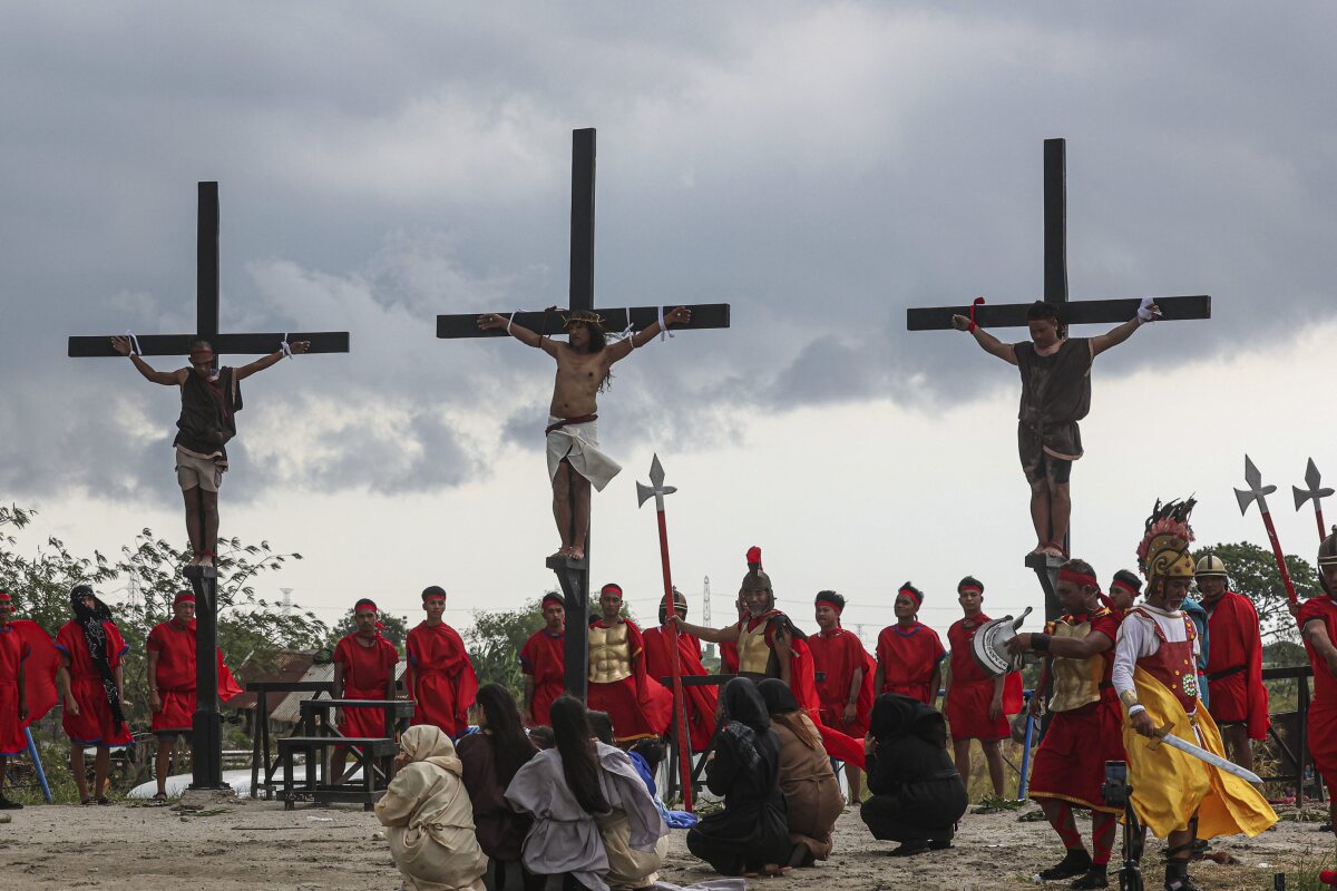 Philippines_Crucifixions207463.jpg
