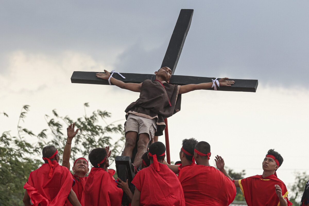 Philippines_Crucifixions207445.jpg
