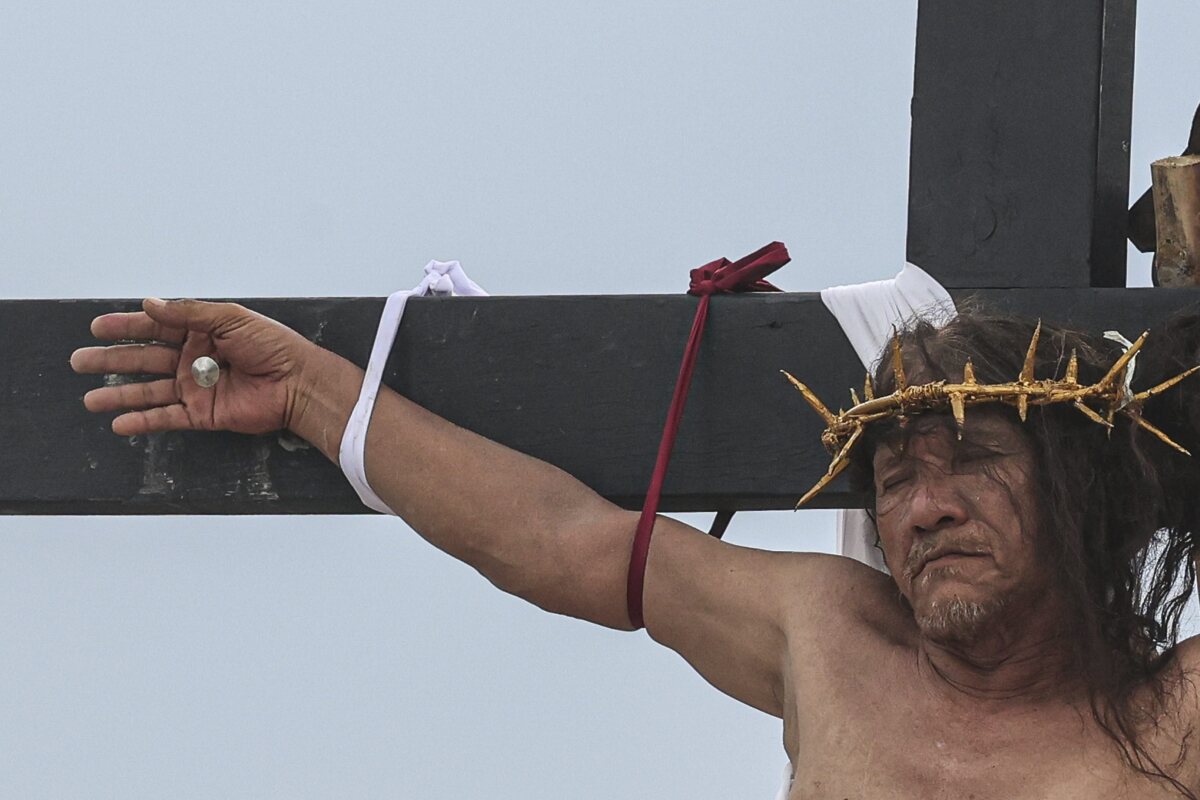 Philippines_Crucifixions207418.jpg