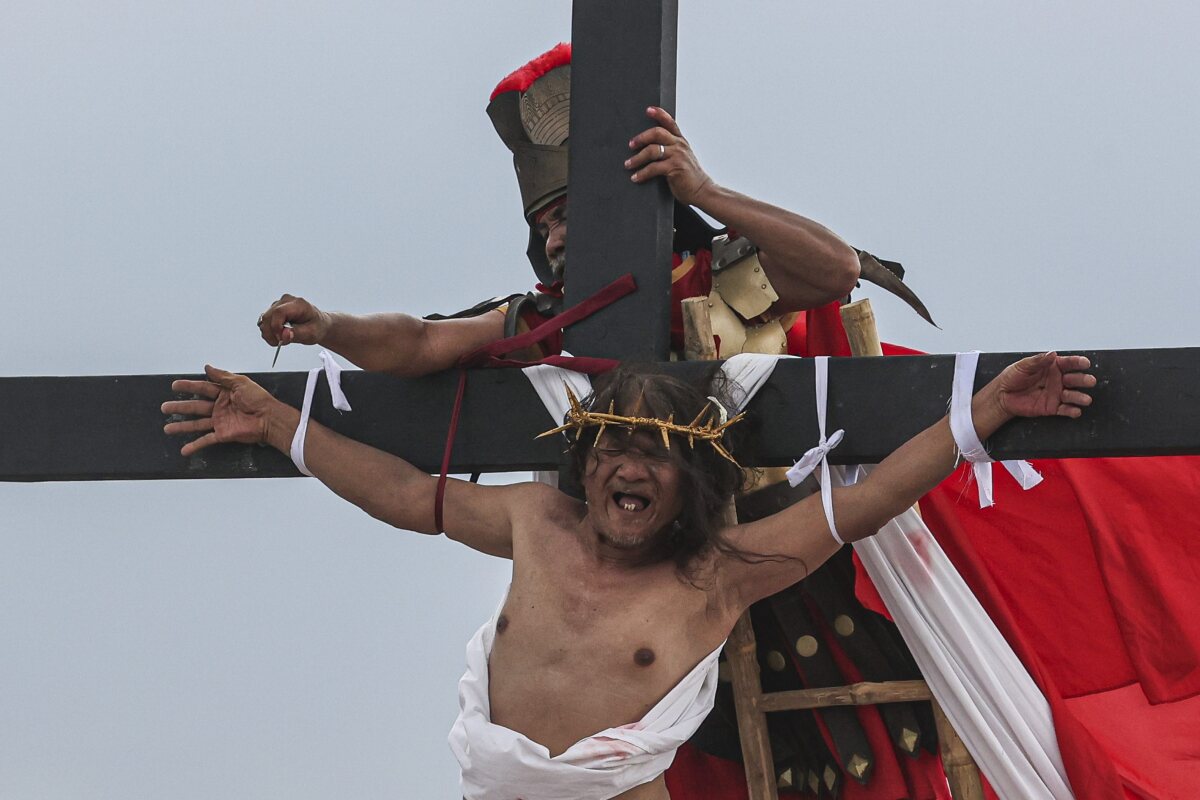 Philippines_Crucifixions207415.jpg
