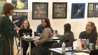 Arteterapia spája slovenské a ukrajinské ženy. Ako pomáha kreslenie zabudnúť na prežitú bolesť?