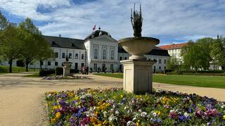 Vitajte. V Bratislave otvorili Grasalkovičovu záhradu. Pozrite sa, ako vyzerá po revitalizácii