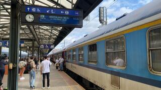 Volebný vlak z Prahy prišiel do Bratislavy. Doviezol slovenských voličov, na palube bol aj štáb ta3