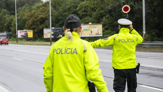 Dopravná polícia - dopravný policajti - kontrola - hliadka