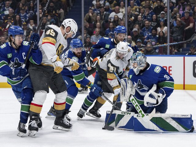 NHL: Matthews dorovnal Ovečkinov rekord. Obhajcovia z Vegas sa nemusia dostať do play off