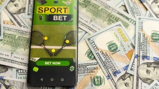 Ukrajinci od začiatku invázie podľahli hazardu. Problémy majú aj vojaci, podľa psychológov za to môže stres