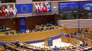 Ostrá slovná prestrelka o Slovensku v europarlamente. Európska komisia upozornila, že sleduje vývoj našej krajiny