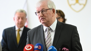 Má nahnutú stoličku? Viacerí členovia Súdnej rady navrhujú odvolanie Mazáka z postu predsedu 