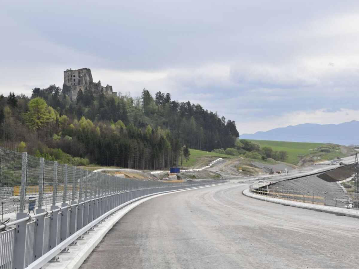 Úsek diaľnice pri Ružomberku chcú odovzdať do užívania do konca roka 2025