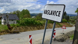 V Raslaviciach nestihli včas dokončiť ihrisko a použili upravené fotografie. Dotácie musia vrátiť  