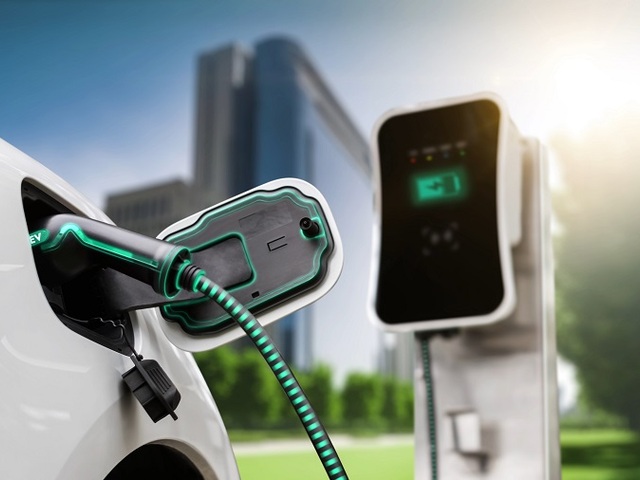 Európska únia zavádza predbežné clá na dovoz čínskych elektromobilov. Platiť začnú od piatku