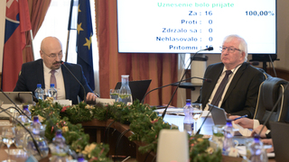 Súdna rada odvolala Mazáka, mala podozrenie zo zneužitia funkcie. Opozícia reaguje kritikou, hovorí o ovládnutí súdnictva