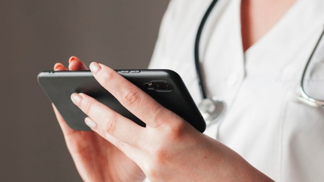 Lekar_smartfon_00.jpg