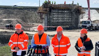 Fico bol na kontrole. Prídu zmeny v diaľničných známkach, pozrel si výstavbu križovatky D1 a D4 