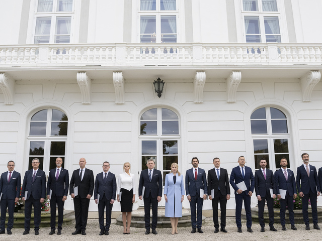 Sú Ficovi ministri dôveryhodní? Prieskum ukázal, kto si polepšil najviac, a komu voliči veria najmenej (+graf) 