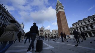 Benátky bojujú s nadmerným turizmom. V obľúbenom meste začali vyberať poplatok za vstup