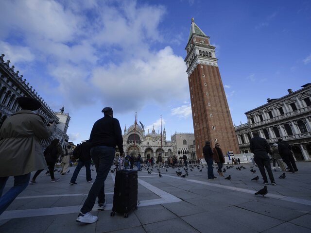 Benátky bojujú s nadmerným turizmom. V obľúbenom meste začali vyberať poplatok za vstup