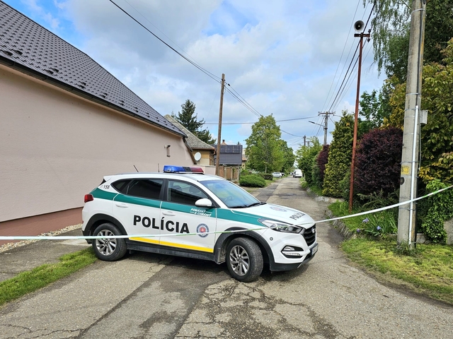 Ohavný prípad na severe Slovenska. V Rajci našli v odkvapovej rúre mŕtveho novorodenca