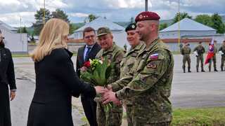 FOTO/VIDEO: Prezidentka Čaputová navštívila 65. prieskumný prápor pozemných síl v Prešove. Štáb ta3 bol na mieste