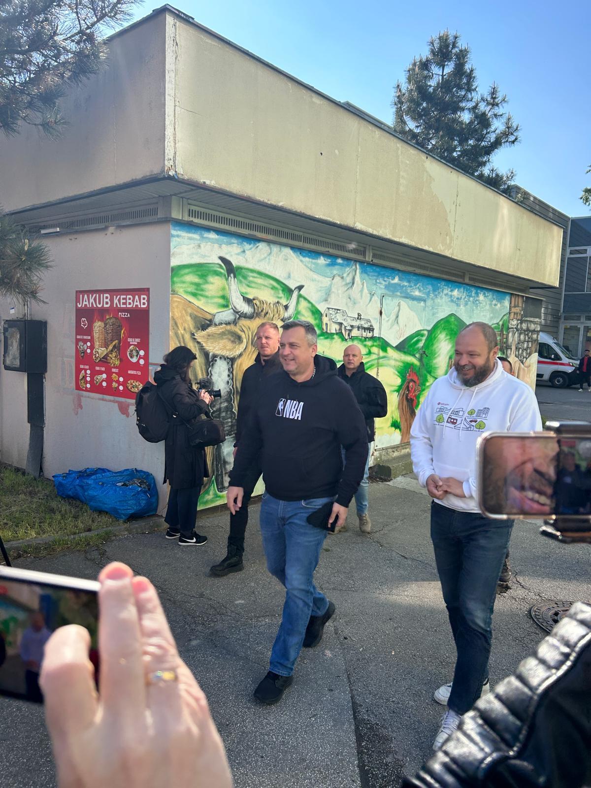 Andrej Danko upratuje Dúbravku