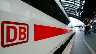 Zlodeji v Nemecku odcudzili elektrické káble. Paralyzovali tak železničnú dopravu