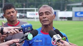 Romário sa vracia na trávniky. Futbalová federácia v Rio de Janeiro potvrdila jeho hráčsku registráciu 