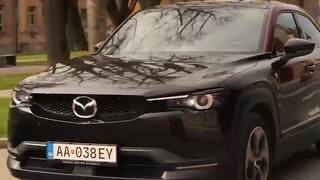 Motoring: Nová pohodlná Dacia Duster a tiež netradičný plug-in hybrid od Mazdy