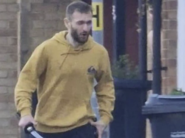 Britská polícia zadržala muža so samurajským mečom. V Londýne zabil chlapca a ďalších pobodal 