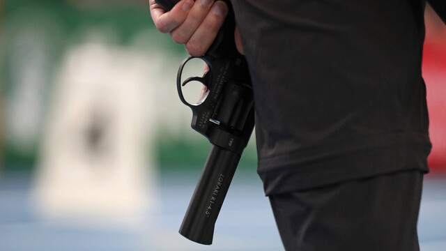 Pištoľ - zbraň - vražda - streľba