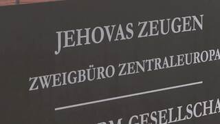 Rakúsko vyšetruje sériu výbuchov. Útoky sú mierené na jehovistov a stále sa stupňujú