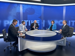 v politike čaučík, plaváková, migaľ, gluck