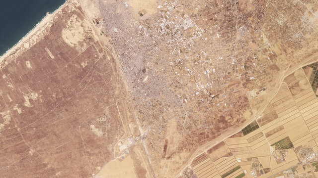  KK60 Rafah - Na satelitnej snímke mesto Rafah (uprostred) v Pásme Gazy 4. mája 2024. Izraelská armáda v pondelok 6. mája vyzvala obyvateľov vo východnej časti mesta Rafah ležiaceho na juhu Pásma Gazy, aby sa dočasne presunuli do "humanitárnej oblasti". 
