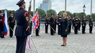 Prezidentka Zuzana Čaputová položila veniec na hrob neznámeho vojaka na nábreží Dunaja