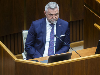 Na snímke poslanec NRSR Tibor Gašpar (Smer-SD) počas rokovania 12. schôdze parlamentu