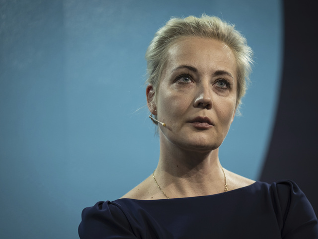 Navaľná prevzala v Drážďanoch cenu mieru, ktorú posmrtne udelili jej manželovi. Odkázala, že Putinovi sa nedá veriť