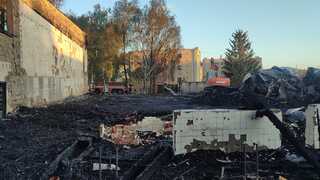 VIDEO: Zostali len ruiny. V Šahách vypukol masívny požiar, bývalá mestská telocvičňa zhorela do tla