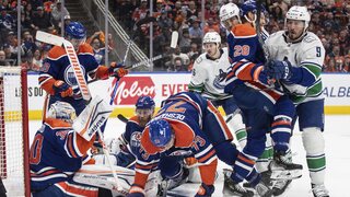 NHL: Edmonton vyrovnal sériu s Vancouverom. Boston to nevzdal a zvíťazil nad Floridou