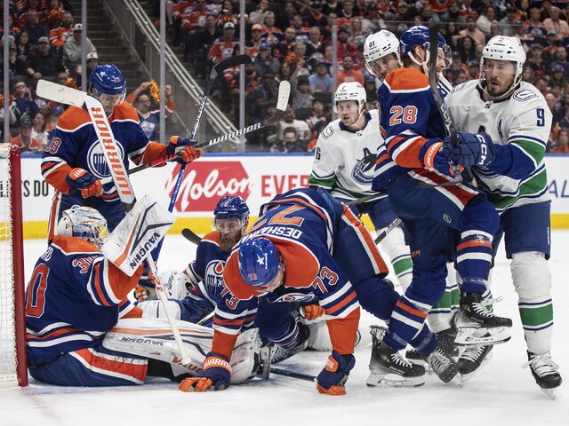 NHL: Edmonton vyrovnal sériu s Vancouverom. Boston to nevzdal a zvíťazil nad Floridou