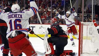 NHL: New York Rangers zvíťazili nad Carolina Hurricanes. Postupujú do finále Východnej konferencie
